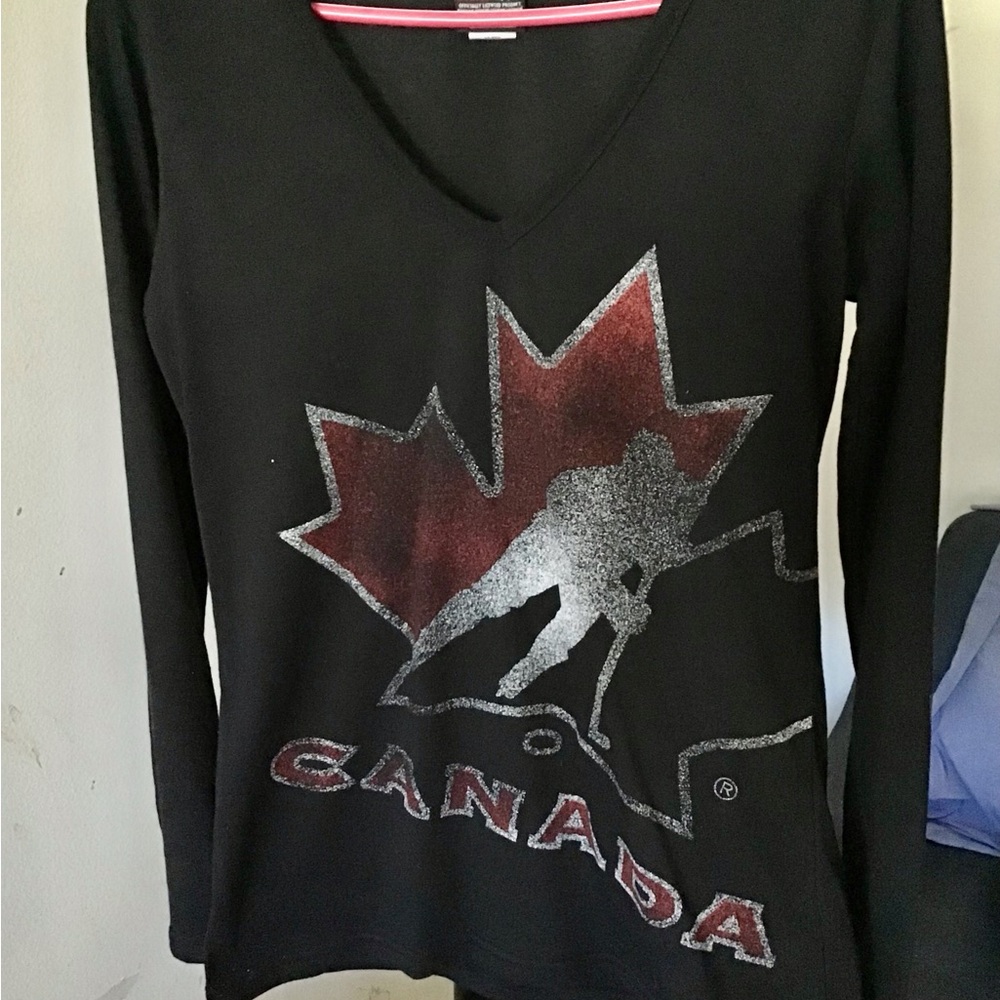 Canada Maple Leaf graphic sport shirt, ladies long-sleeve tee, NWT, size L.